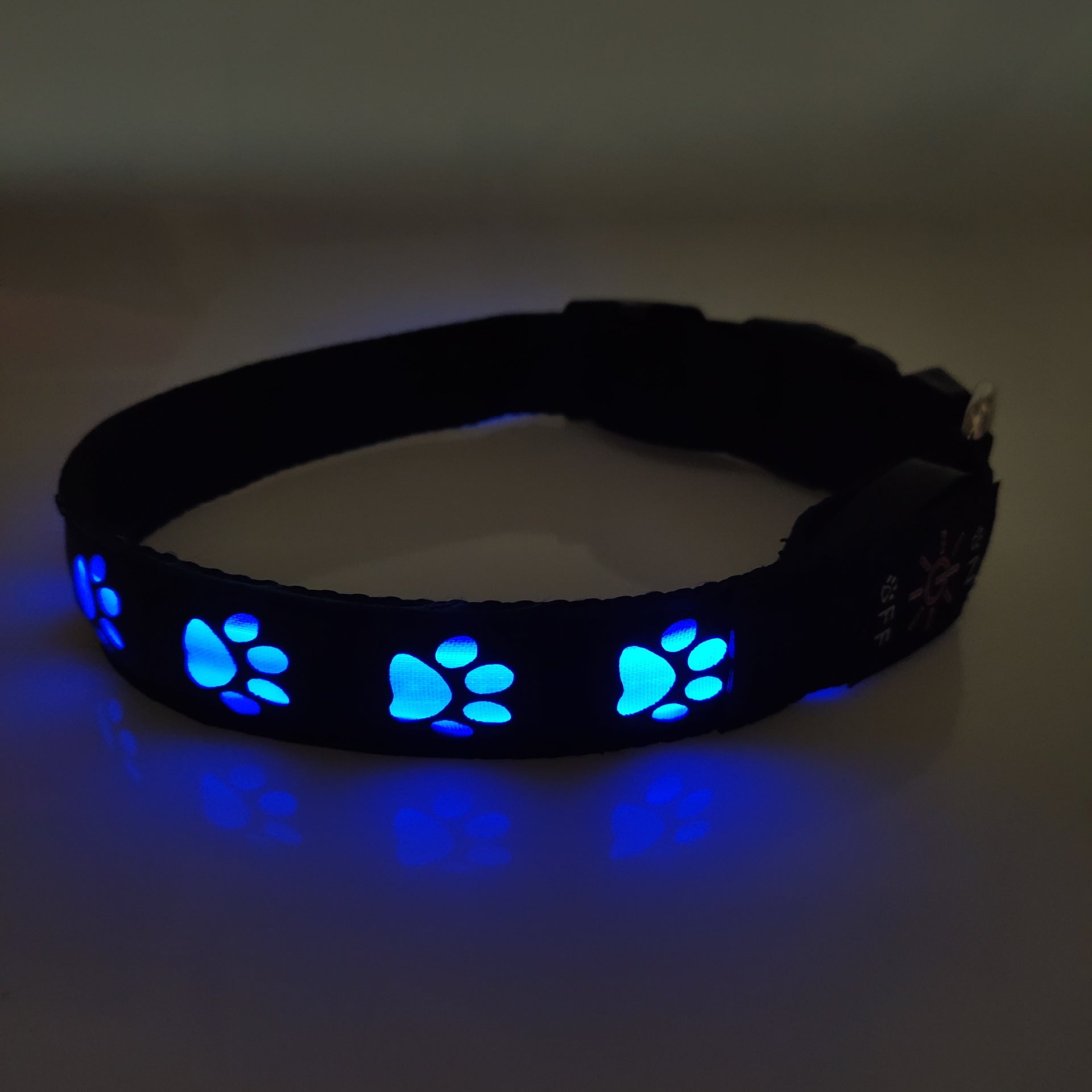 Led Rechargeable and Luminous Dog Paw Anti-Accident, Anti-Loss and Anti-Loss Light Warning Dog Collar Pet Collar